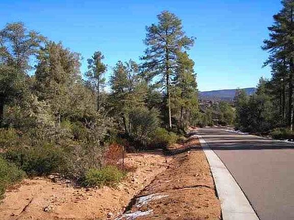 3rd image of 1902 E Cliff Rose Dr