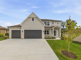 820 SE Partridge Ln, Blue Springs, MO 64014