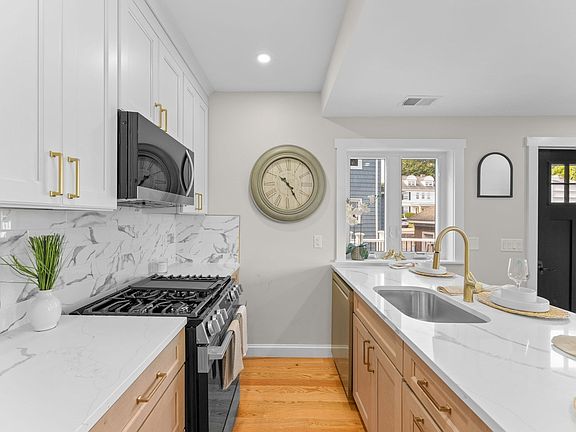 3rd image of 194 Washington Ave #4