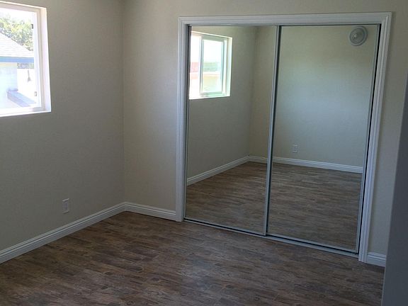 4th image of 1136 W 107th St #8
