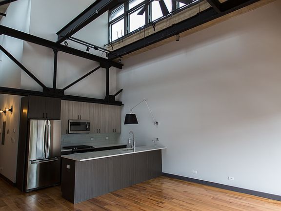 2nd image of 1044 W Newport Ave APT 2H