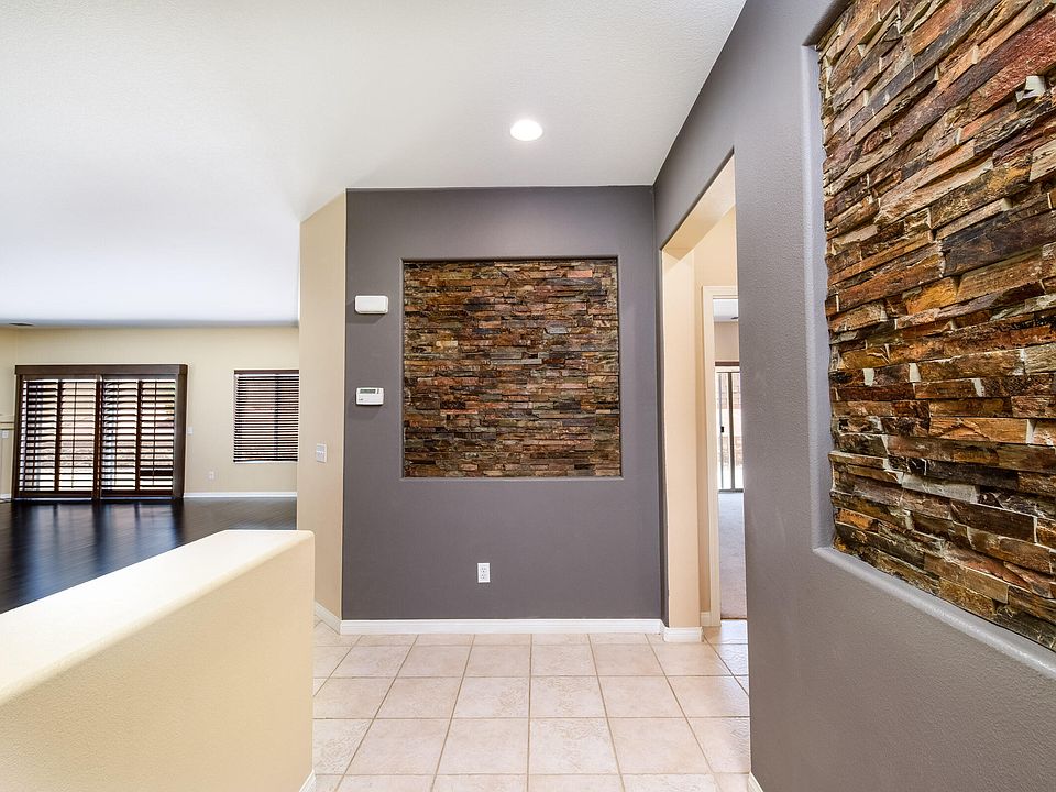 1st image of 41252 Broadmoor Dr