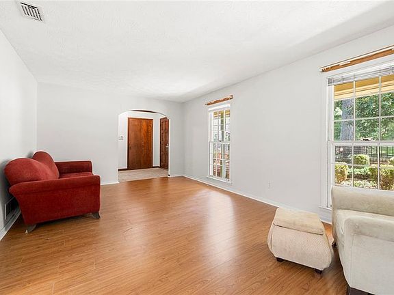 4th image of 4000 Pinehurst Pl