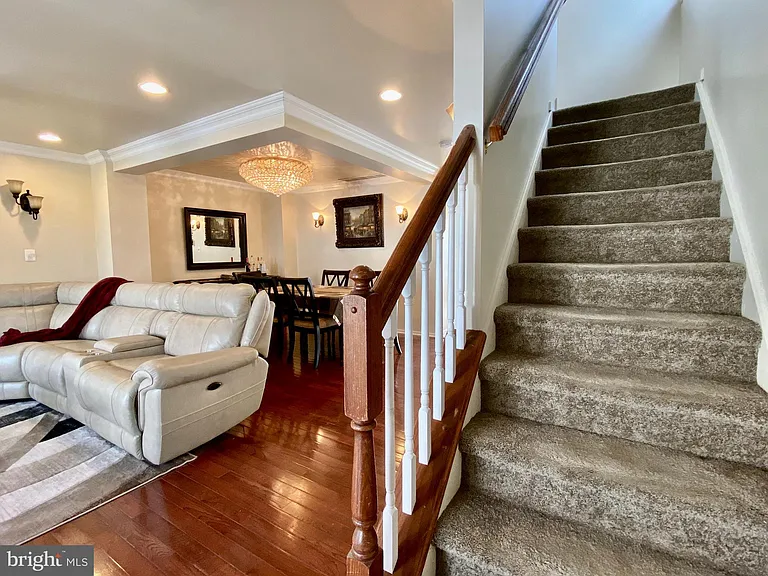 240 William Livingston Ct — Photo 13