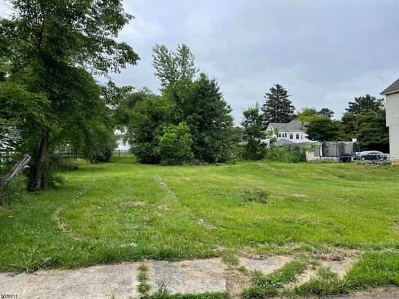 2nd image of 317 Prospect St