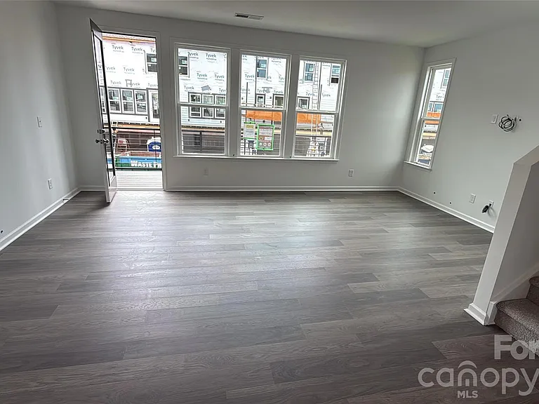 2143 Hawksworth Ln — Photo 10