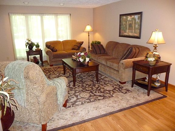 3rd image of 3264 Beechwood Cir
