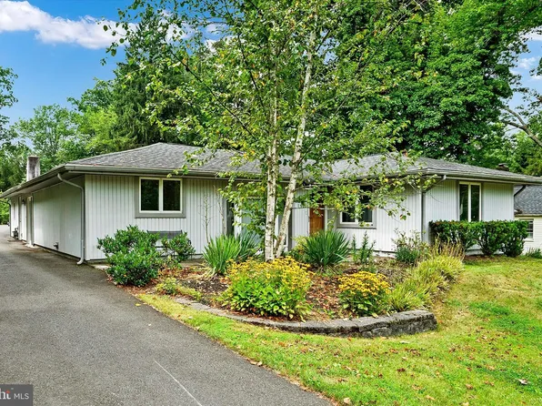 1418 Schoolhouse Rd, Perkasie, PA 18944