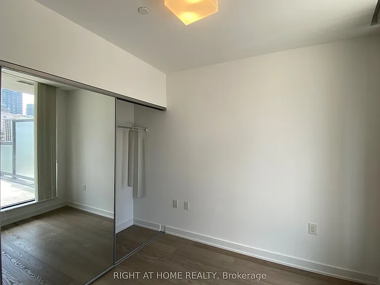 11 Wellesley St W #606 — Photo 9