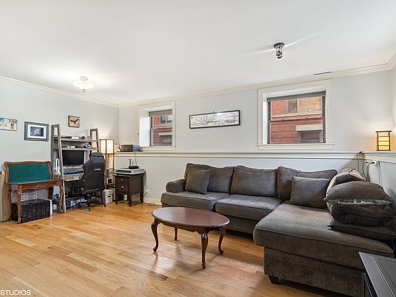 5th image of 4132 N Kenmore Ave APT G