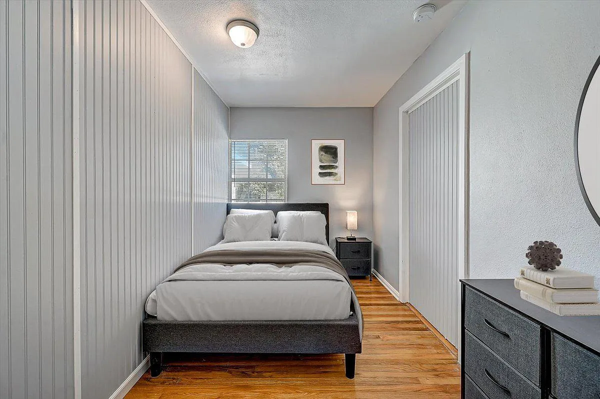 4 bed, 2.0 bath, 1560 sqft, $633 — Photo 1