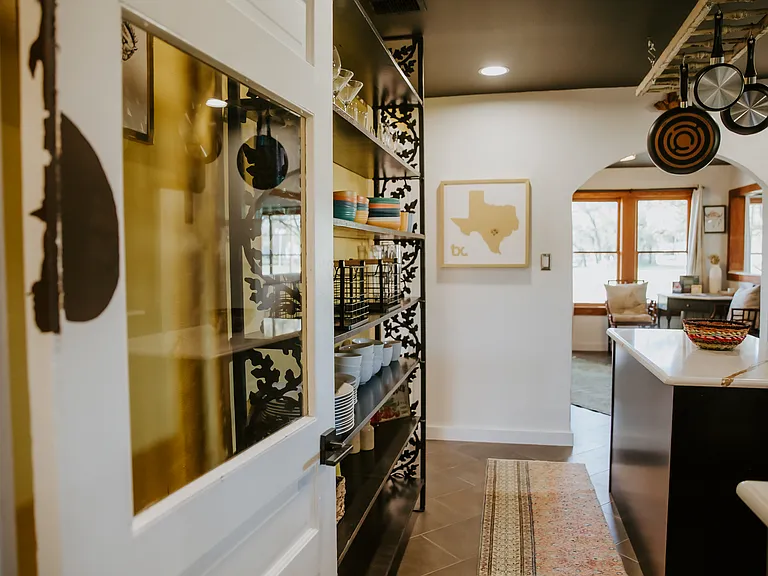 604 W Pecan St — Photo 40