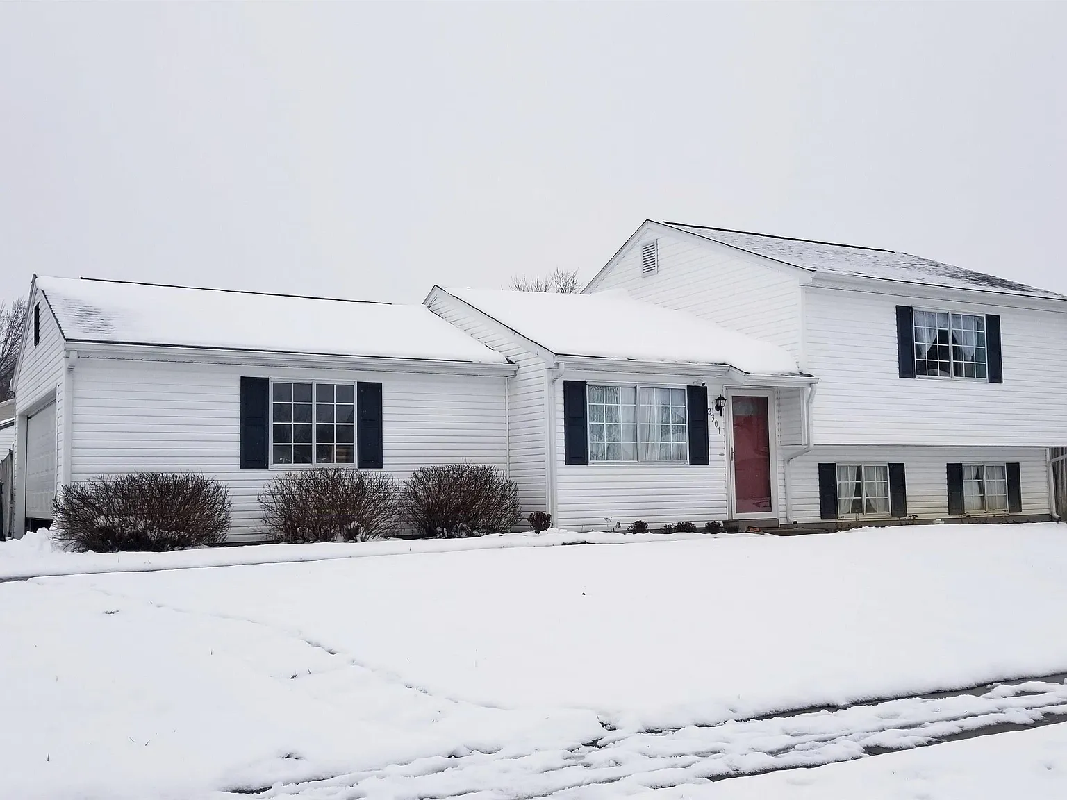 3 bed, 2.0 bath, 1390 sqft, $1,595 — Photo 1