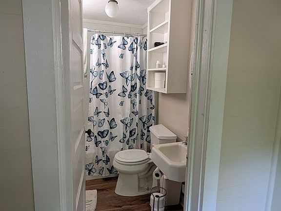 5th image of 700 Radford St