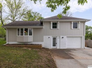 11413 S Cir, Omaha, NE 68137
