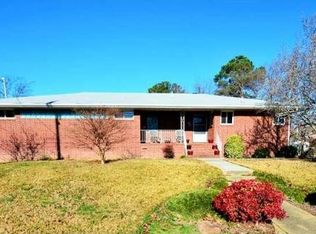 20 Lakeshore Dr, Newport News, VA 23608