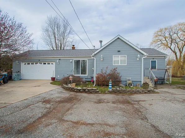 29401 Wand Dr, Chesterfield, MI 48047