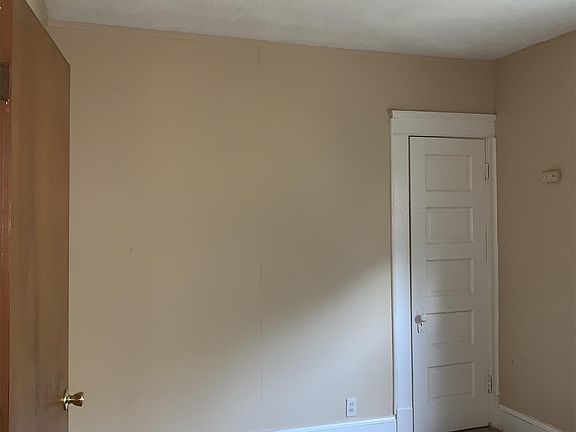 4th image of 2841 E 127th St #1