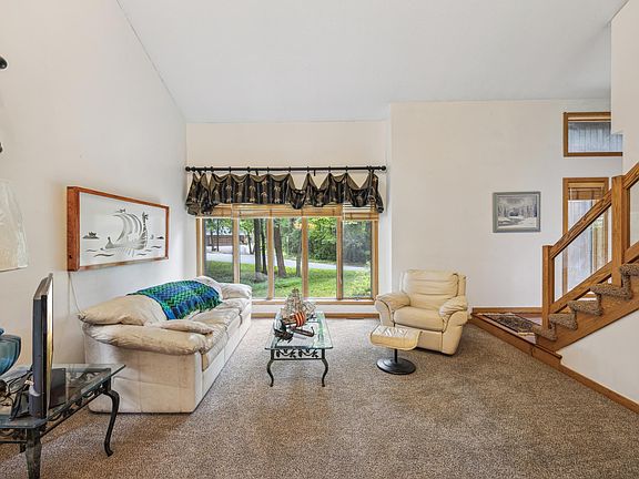 5th image of 1800 Estates Trl