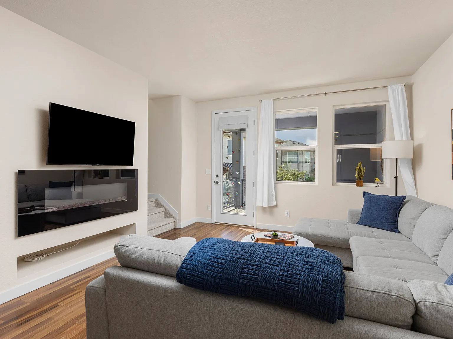 2 bed, 2.5 bath, 1242 sqft, $3,595 — Photo 3