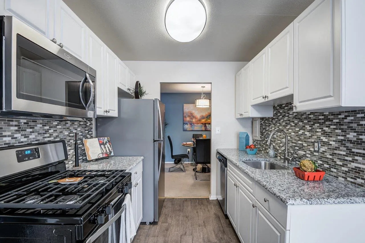 Avery Park Apartment Homes — Photo 1