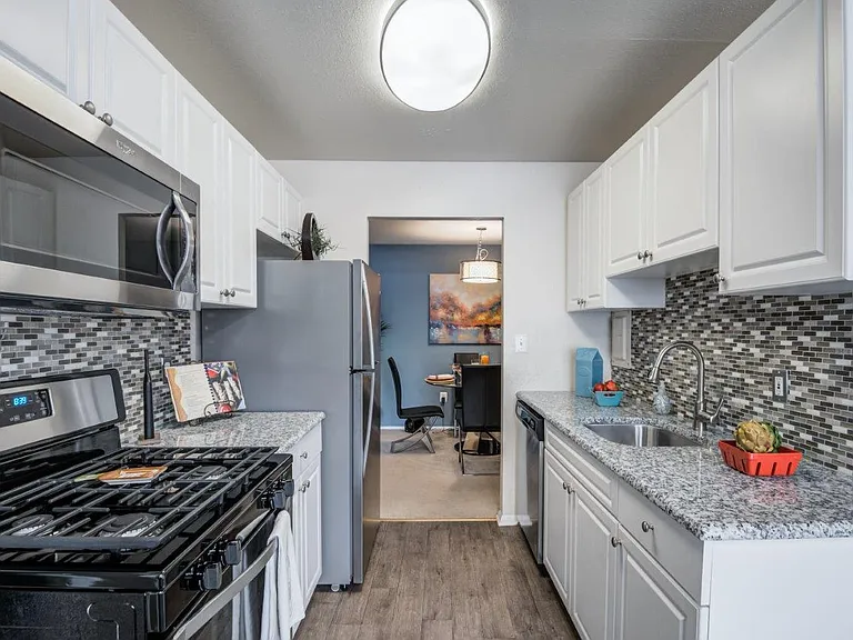 Avery Park Apartment Homes — Photo 1