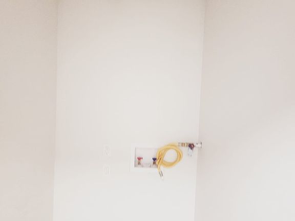 4th image of 671 Summit Ave #102