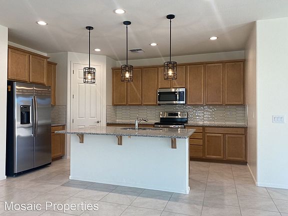 5th image of 1748 E Brandon Dr
