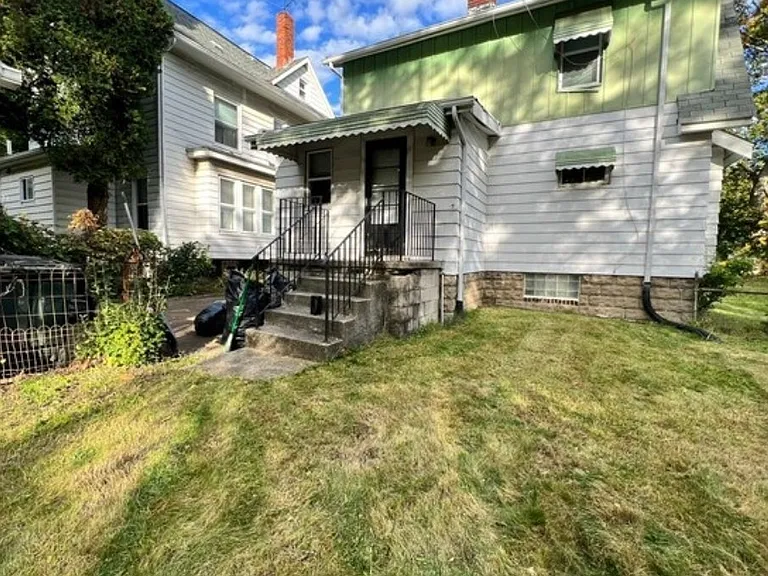 420 Grace Ave — Photo 10