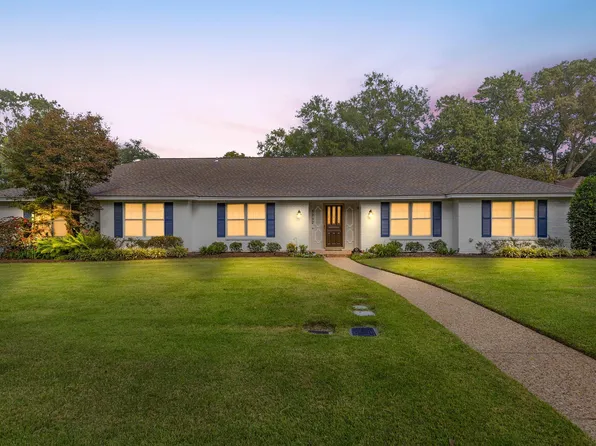 8232 Columbia Dr, Tyler, TX 75703