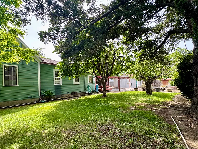 341 Coombs St — Photo 13