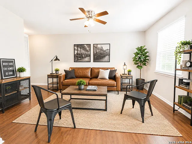 2 bed, 1.0 bath, 1100 sqft, $1,200 — Photo 2