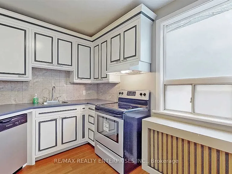 255 Lakeshore Rd E #A — Photo 5