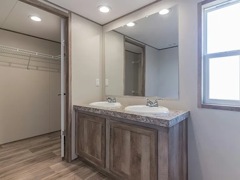 109 E Briar Dr — Photo 9
