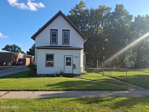 212 1st Ave SE, Watertown, SD 57201