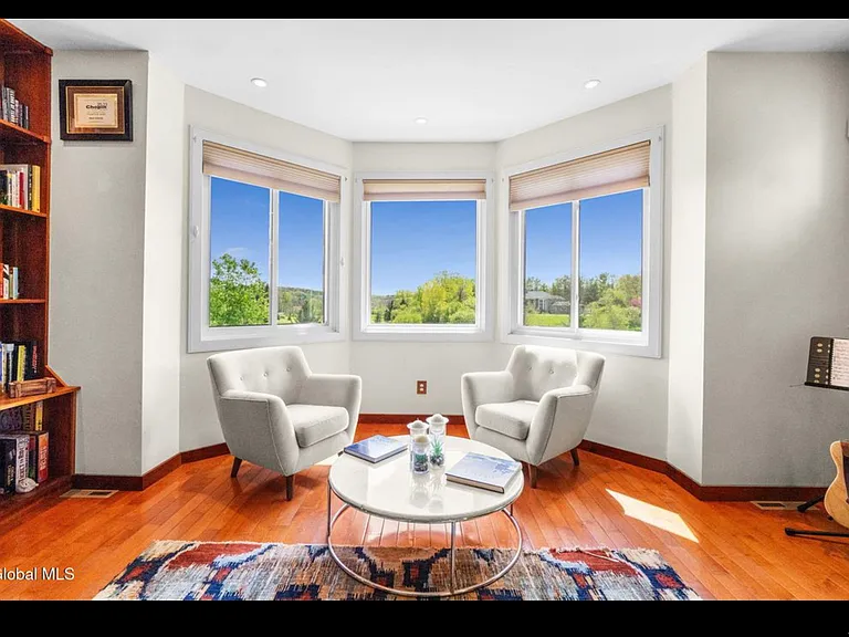 8 Fox Glove Ct — Photo 9