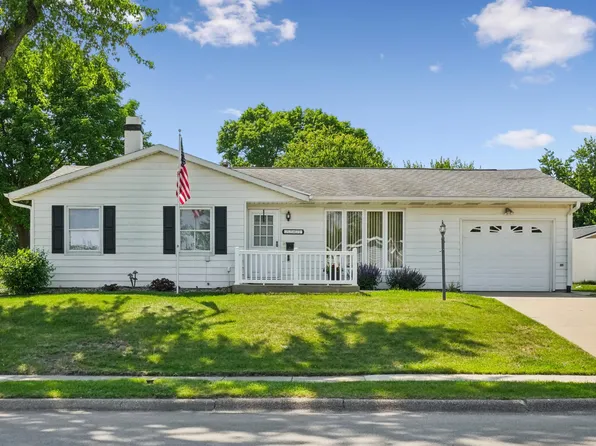 2247 Saint John Dr, Dubuque, IA 52002