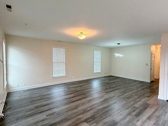 3rd image of 10645 Meeting St
