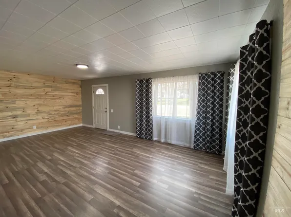 205 Oak St, Nezperce, ID 83543
