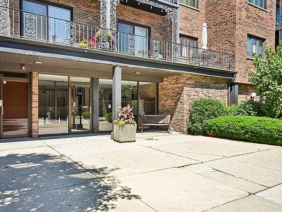 3rd image of 414 Clinton Pl APT 502