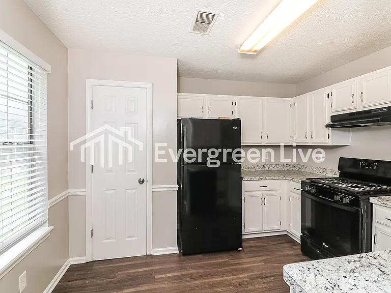 3002 Garland Dr SW — Photo 5