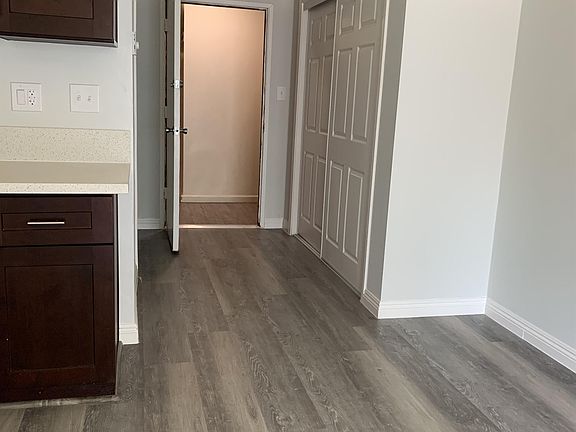 4th image of 534 S Kingsley Dr