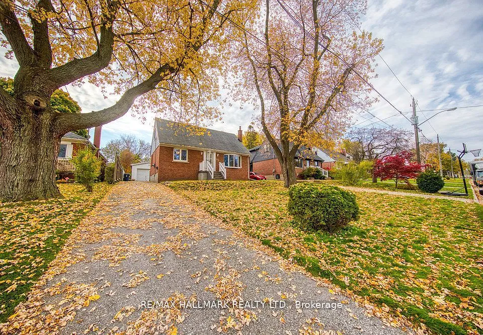 31 Glen Muir Dr