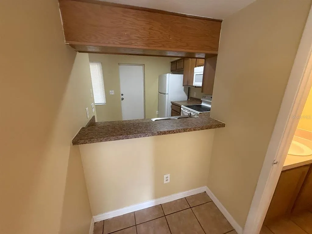 2 bed, 1.5 bath, 930 sqft, $1,395 — Photo 3