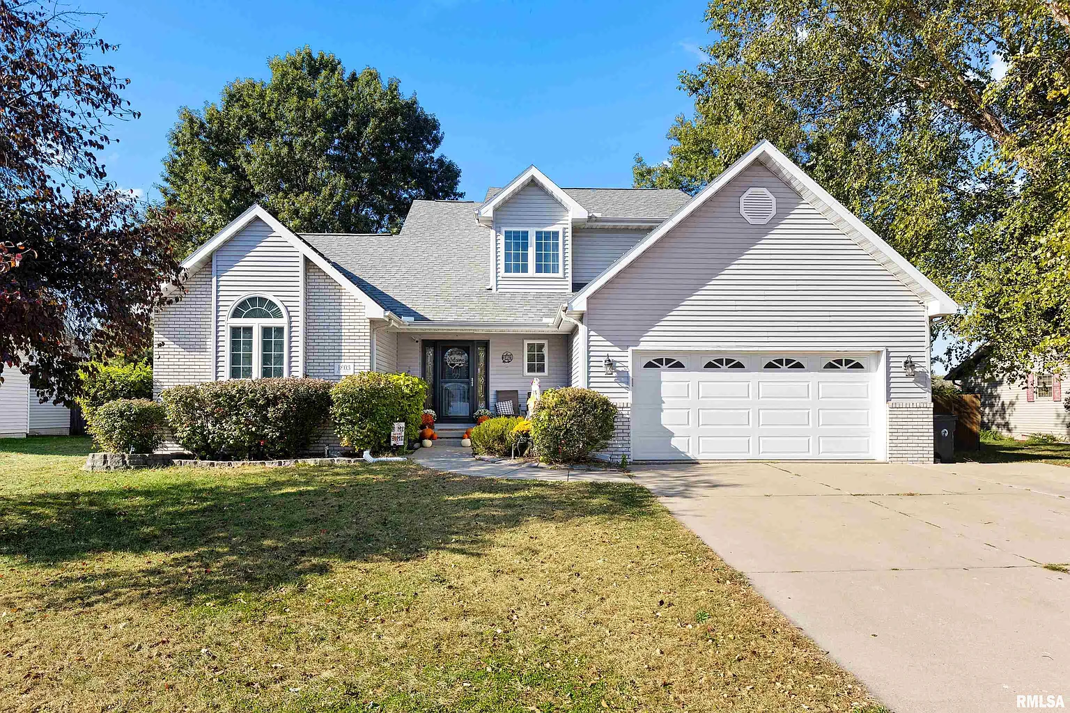 1803 El Camino Dr photo 1