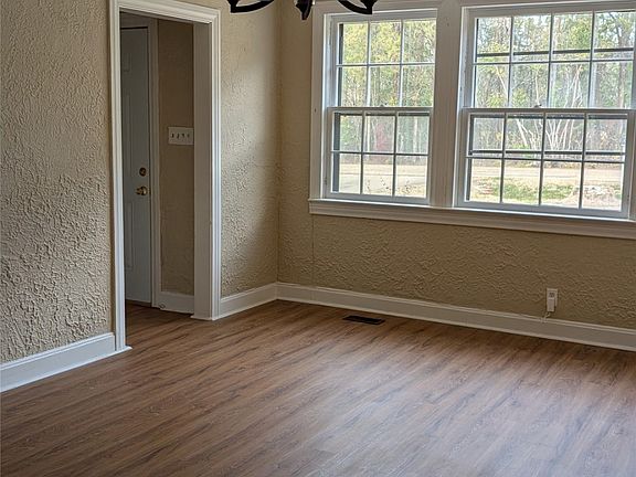 2nd image of 512 Agee Ave