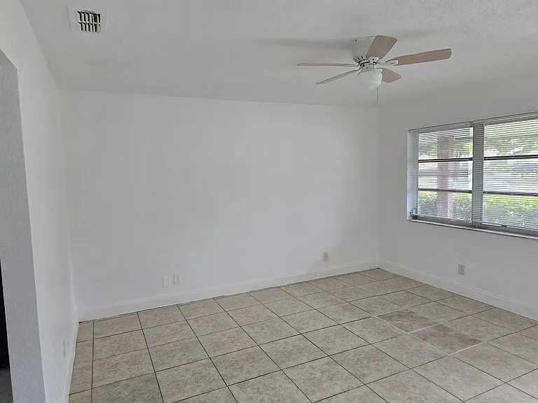 4011 Woodside Dr #N — Photo 6