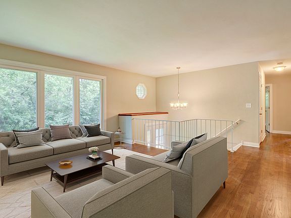 4th image of 29W210 Grove Ave