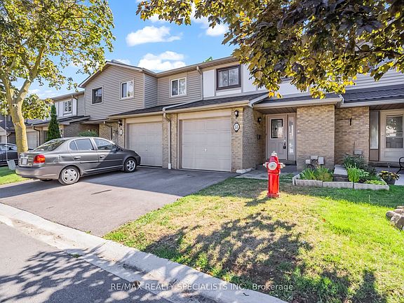 2nd image of 33 Greenwich Cir