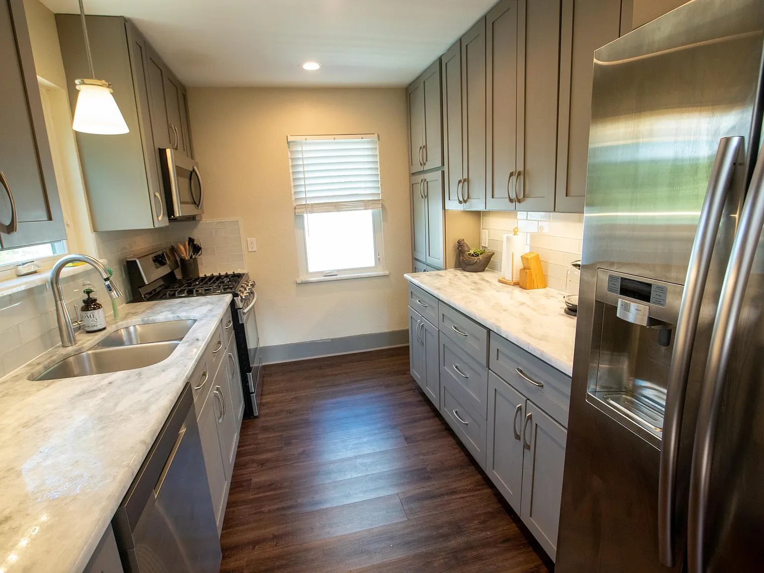 2 bed, 900 sqft, $1,900 — Photo 4